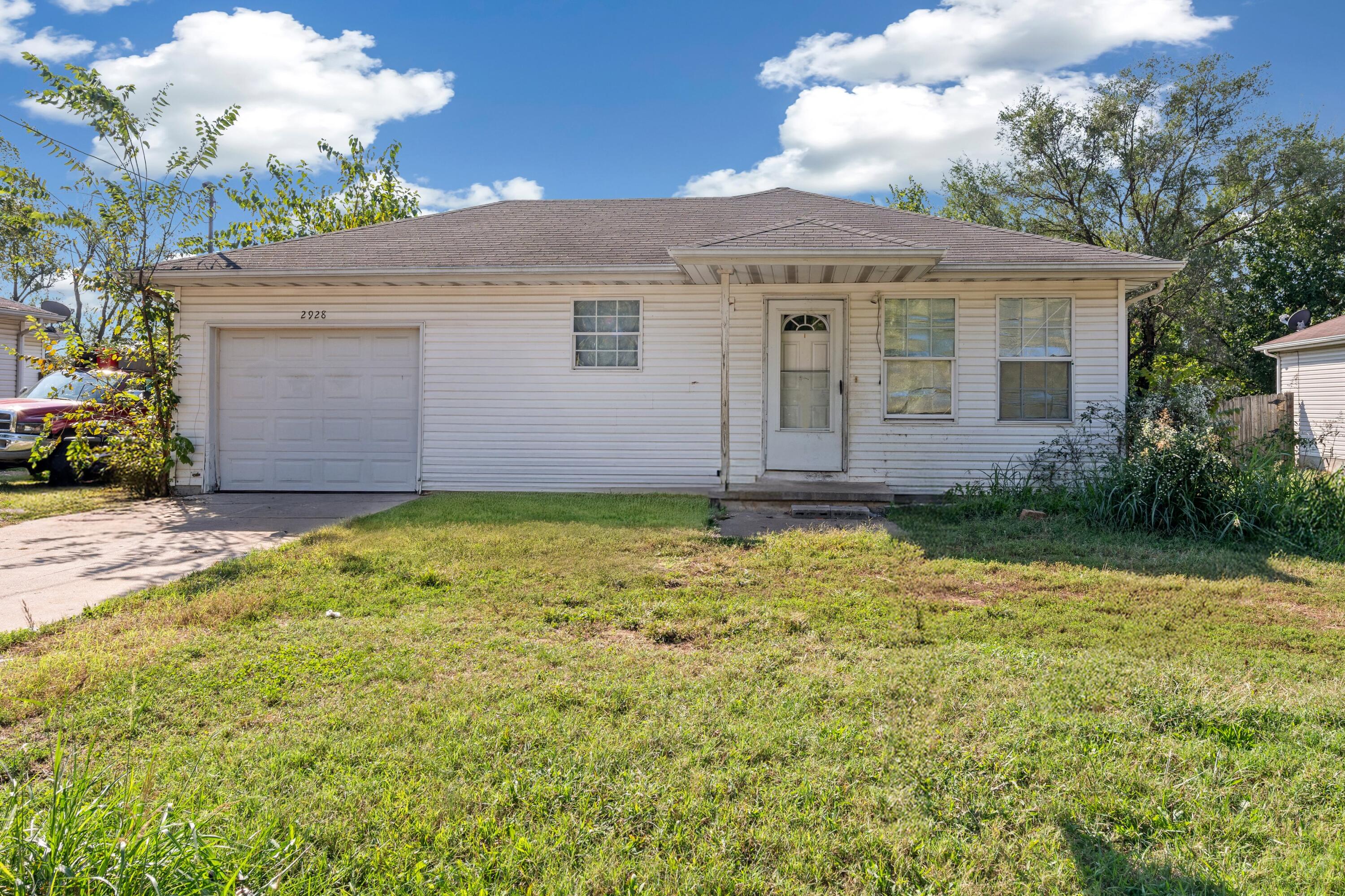 2928 West Chestnut Street Springfield, MO 65803 - Photo 1 of 1 1