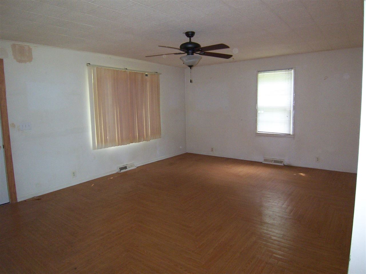 2476 West Dodge Road Clio, MI 48420 - Photo 6 of 20 31383922-5.JPG