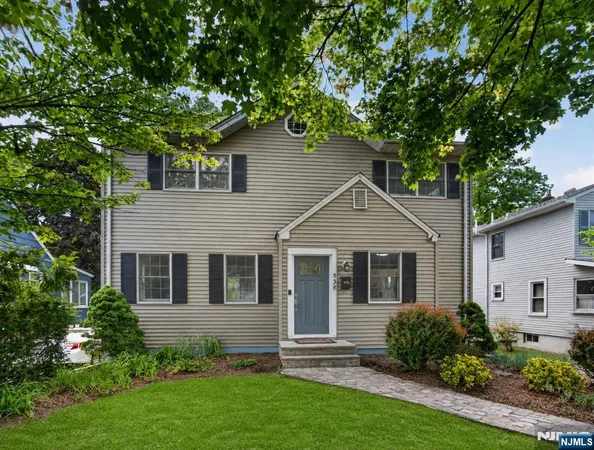 $850,000 | 538 Coolidge Place, Paramus, NJ 07652