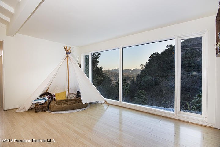 1111 Laguna Road Pasadena, CA 91105 - Photo 17 of 66 CJC_5230A