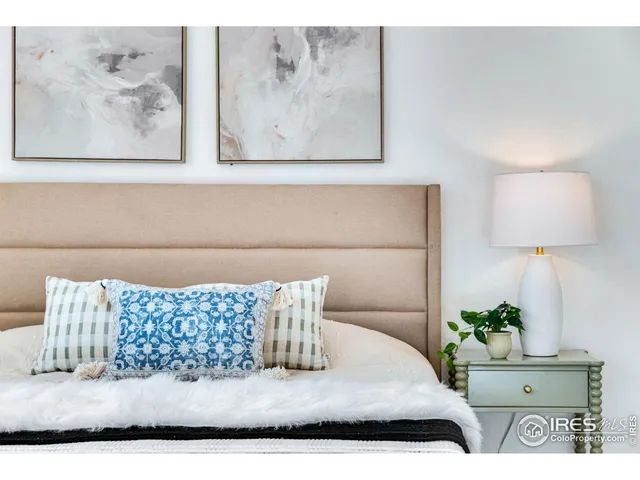 a view of empty room with a potted plant