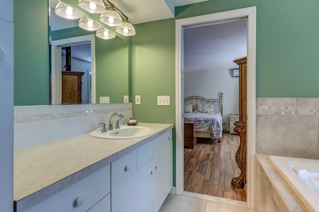 25 Thornton Ferry Rd I Amherst, NH 03031 - Photo 22 of 40