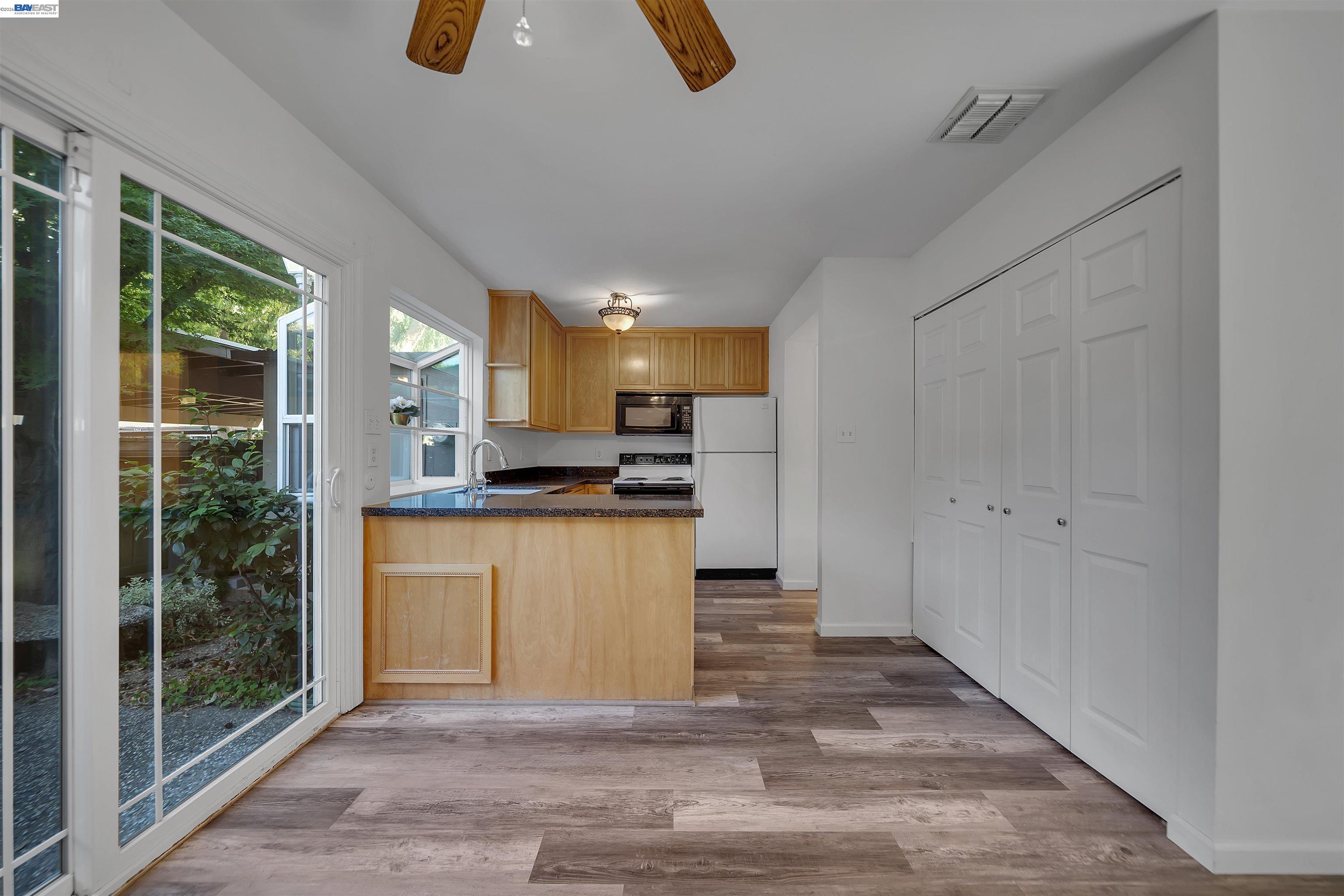8848 La Riviera Drive, Unit B Sacramento, CA 95826 - Photo 4 of 27