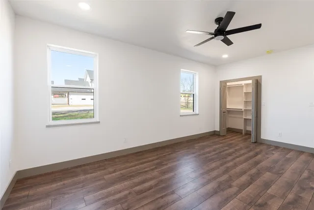 a view of back yard of the house