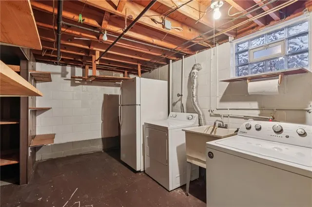 a view of a storage & utility room