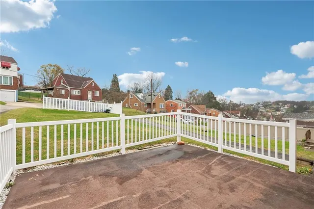 a view of a house with backyard and porch