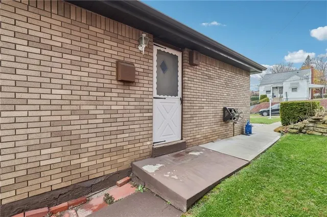 $184,900 | 814 Laura Street, West Mifflin, PA 15122