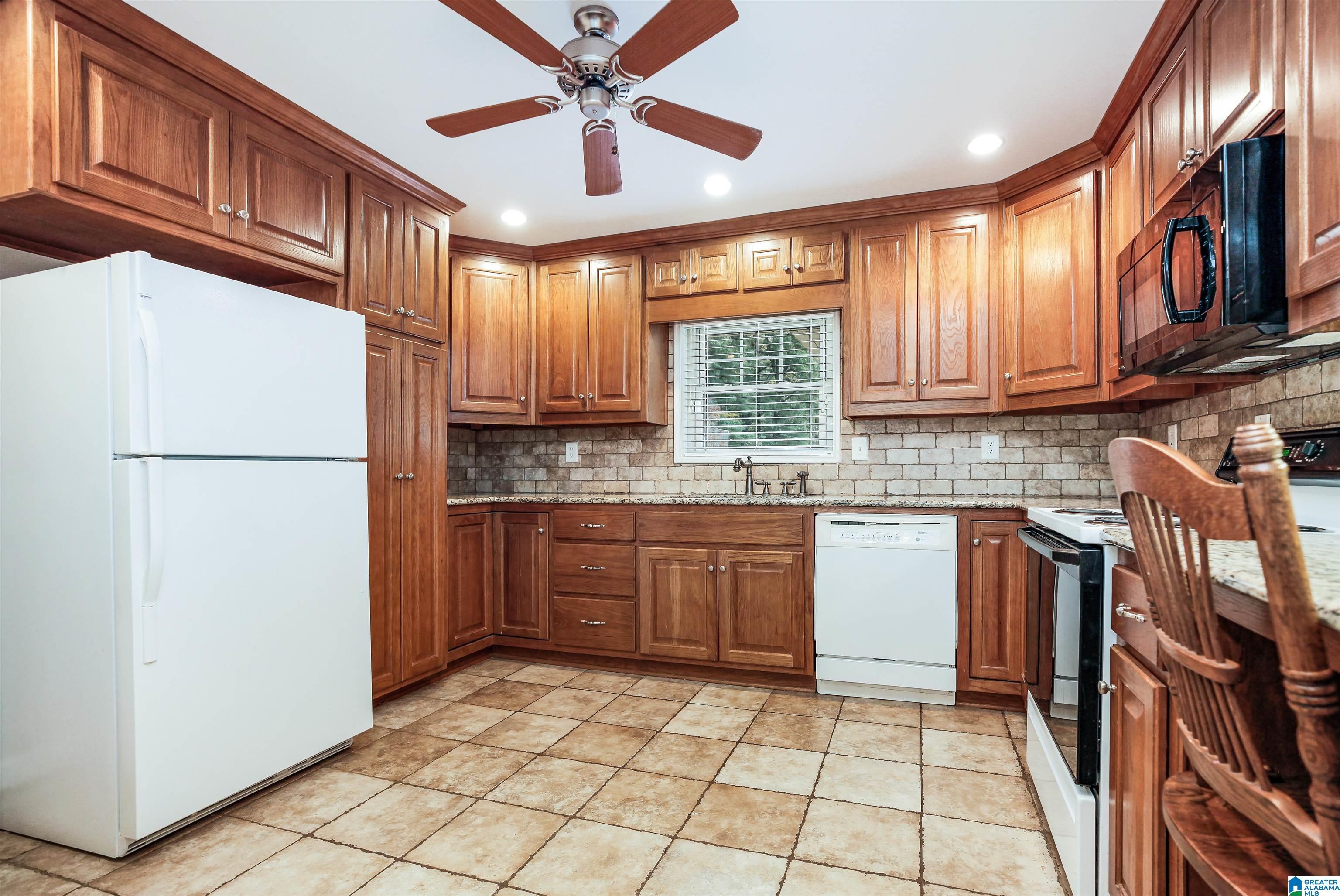 7373 Lake In The Woods Road Trussville, AL 35173 - Photo 7 of 34