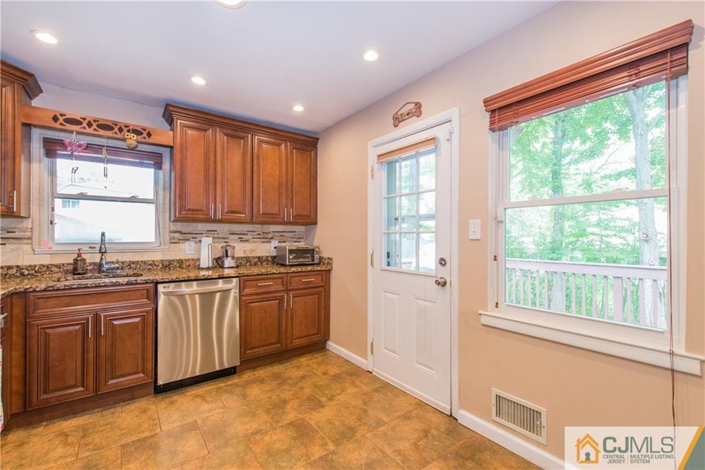 325 King Road North Brunswick, NJ 08902 - Photo 6 of 16 Gallery Image 6