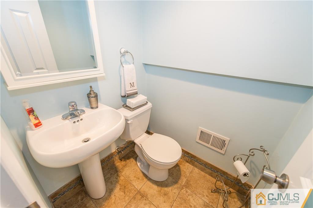 325 King Road North Brunswick, NJ 08902 - Photo 8 of 16 Gallery Image 8
