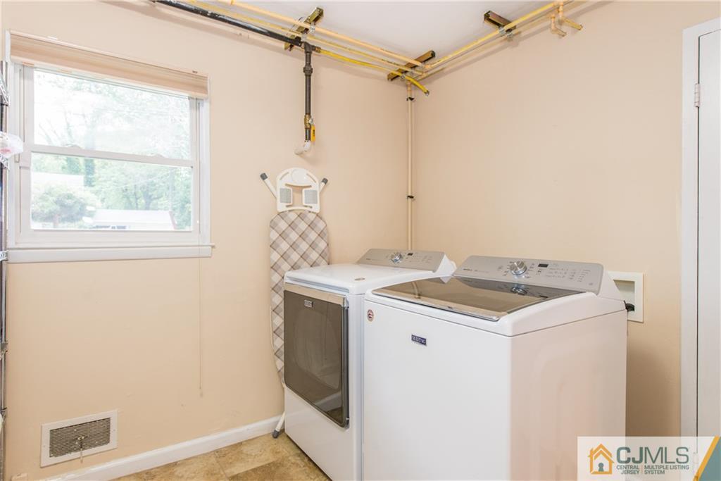 325 King Road North Brunswick, NJ 08902 - Photo 9 of 16 Gallery Image 9