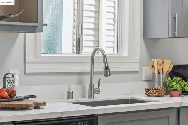 $799,000 | 183 11th Street, Oakland, CA 94607