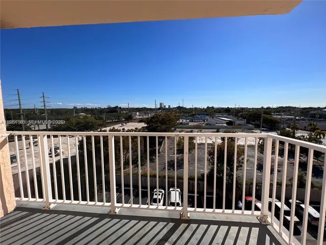$1,600 | 16465 Northeast 22nd Avenue, Unit 618, North Miami Beach, FL 33160