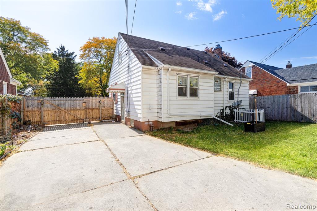 16053 Stephens Eastpointe, MI 48021 - Photo 18 of 23