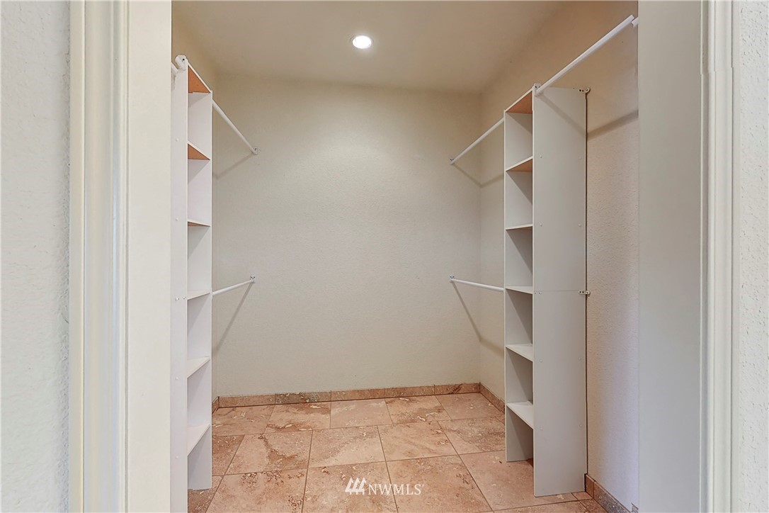 193 Puma Road Longview, WA 98632 - Photo 22 of 39 a view of an empty room