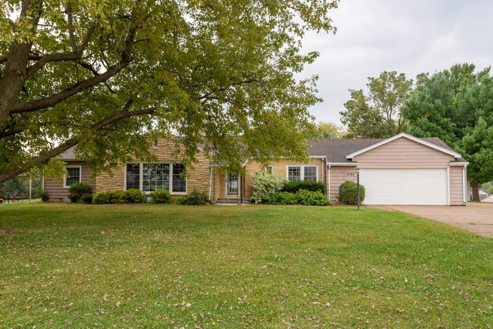 5133 Asbury Road Dubuque, IA 52002 - Photo 2 of 41 Gallery Image 2