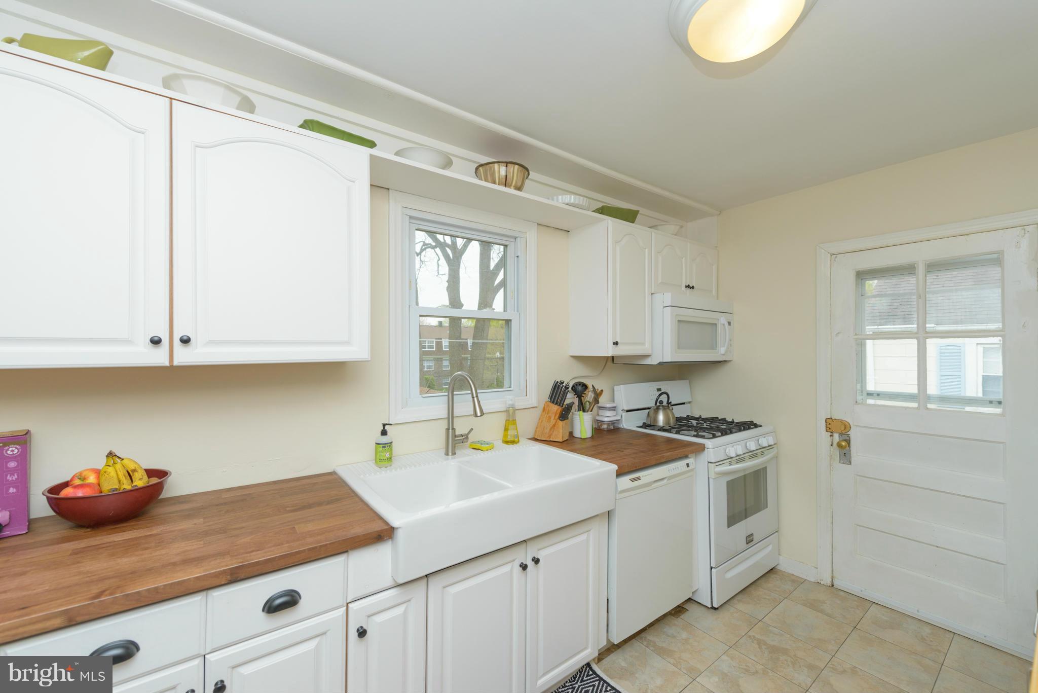 1213 Overbrook Road Baltimore, MD 21239 - Photo 11 of 25 Kitchen