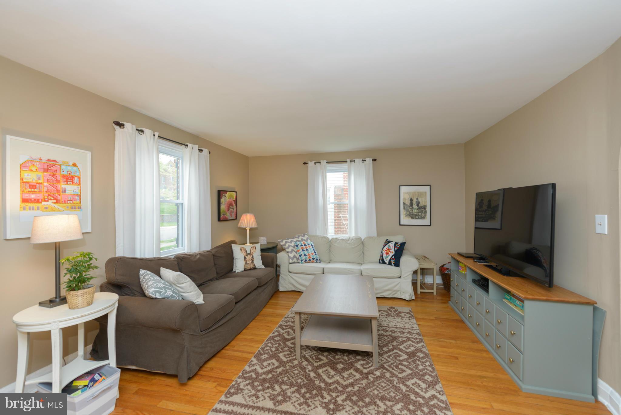 1213 Overbrook Road Baltimore, MD 21239 - Photo 6 of 25 Living Room