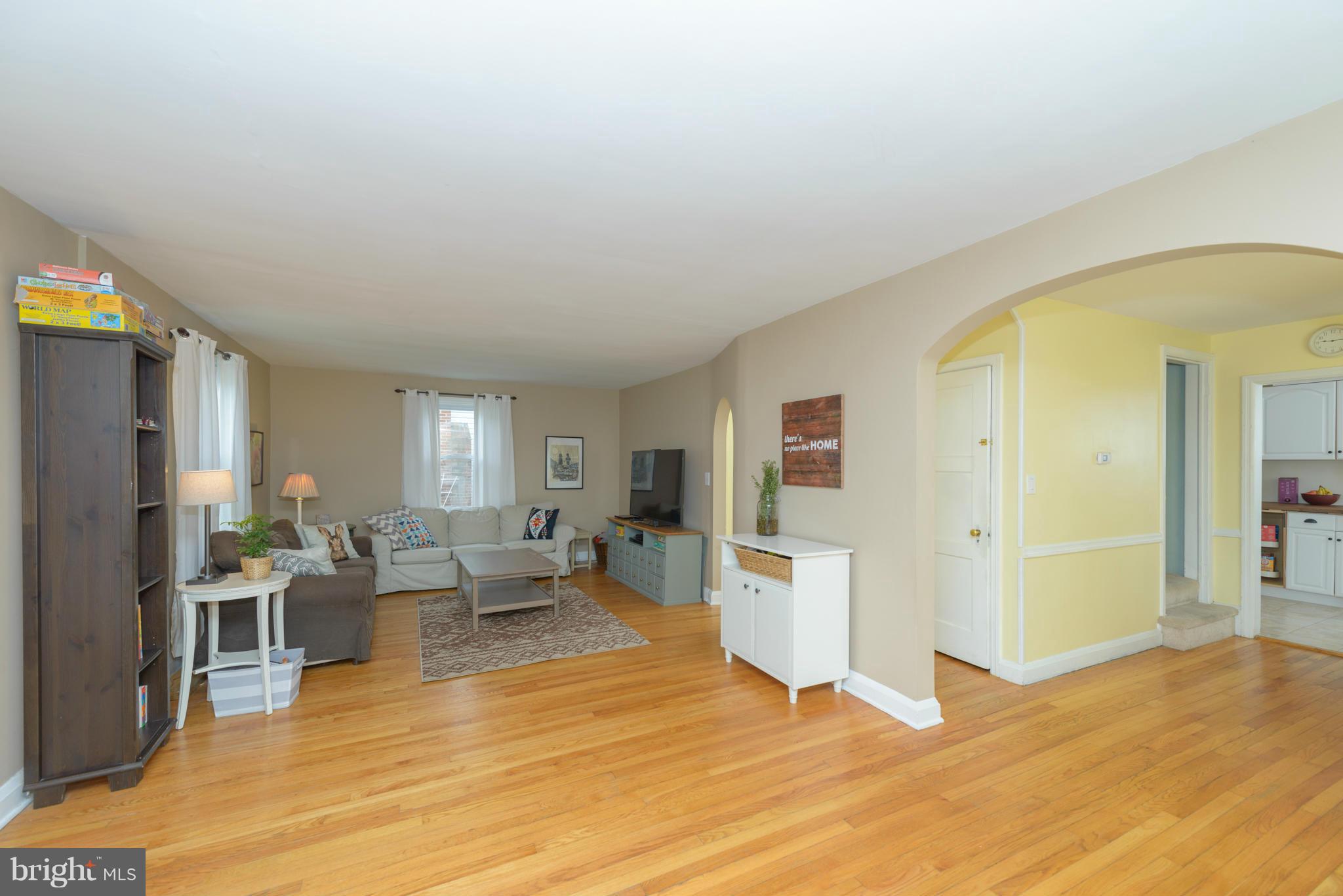 1213 Overbrook Road Baltimore, MD 21239 - Photo 7 of 25 Living Room