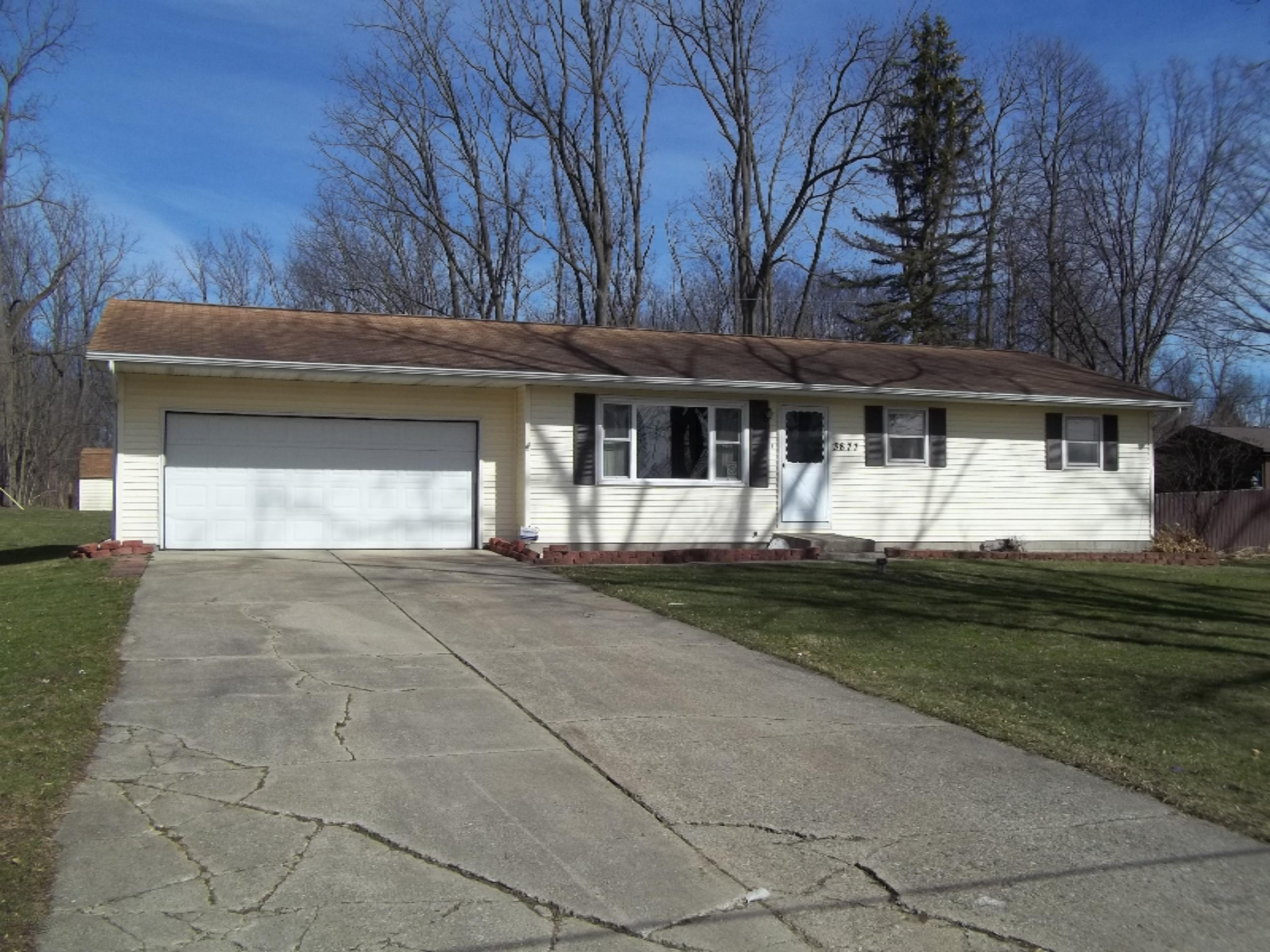 3877 Beckley Road Battle Creek, MI 49015 - Photo 2 of 26 100_2815