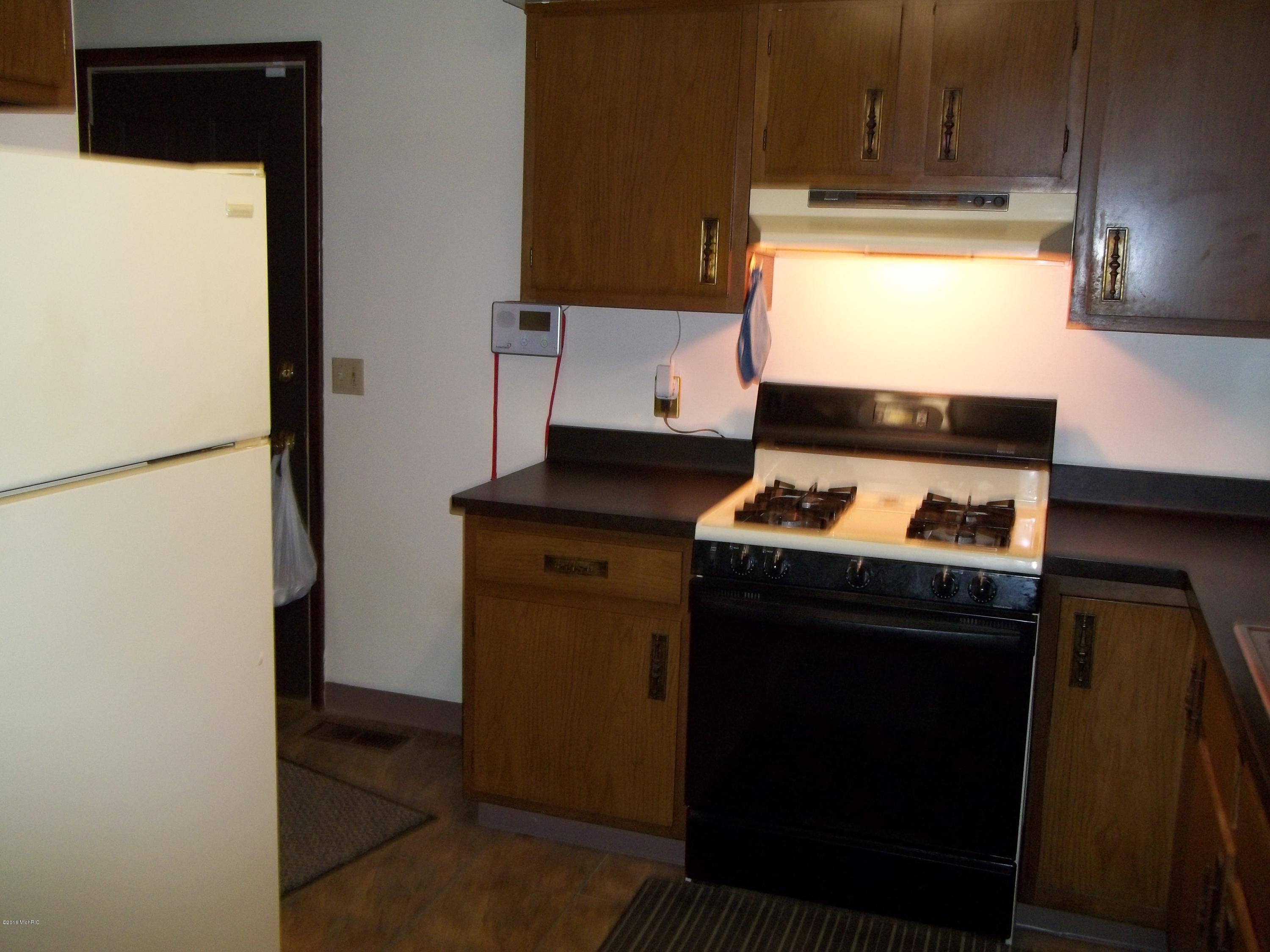 3877 Beckley Road Battle Creek, MI 49015 - Photo 5 of 26 100_2786