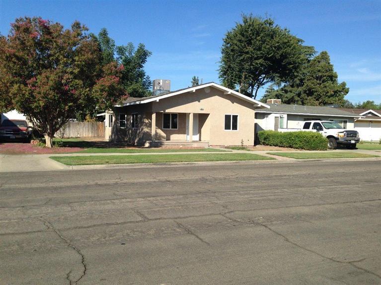 1247 M Street Reedley, CA 93654 - Photo 1 of 6