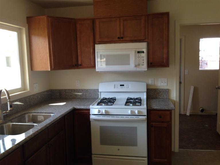 1247 M Street Reedley, CA 93654 - Photo 4 of 6