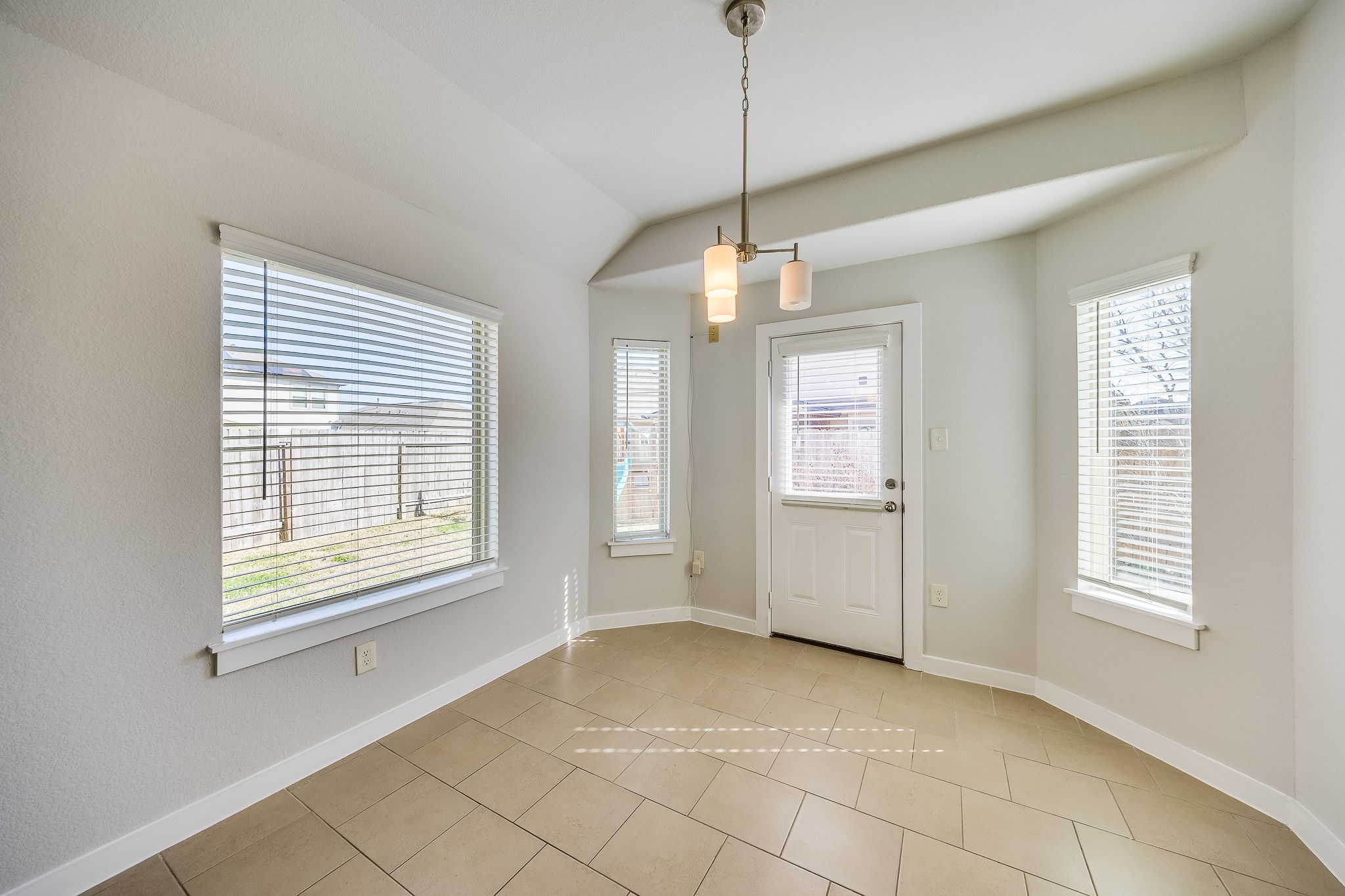 6807 Alamitos Court Rosharon, TX 77583 - Photo 16 of 34 Dining area open to the backyard, offering easy outdoor access and a perfect space for entertaining or family meals.