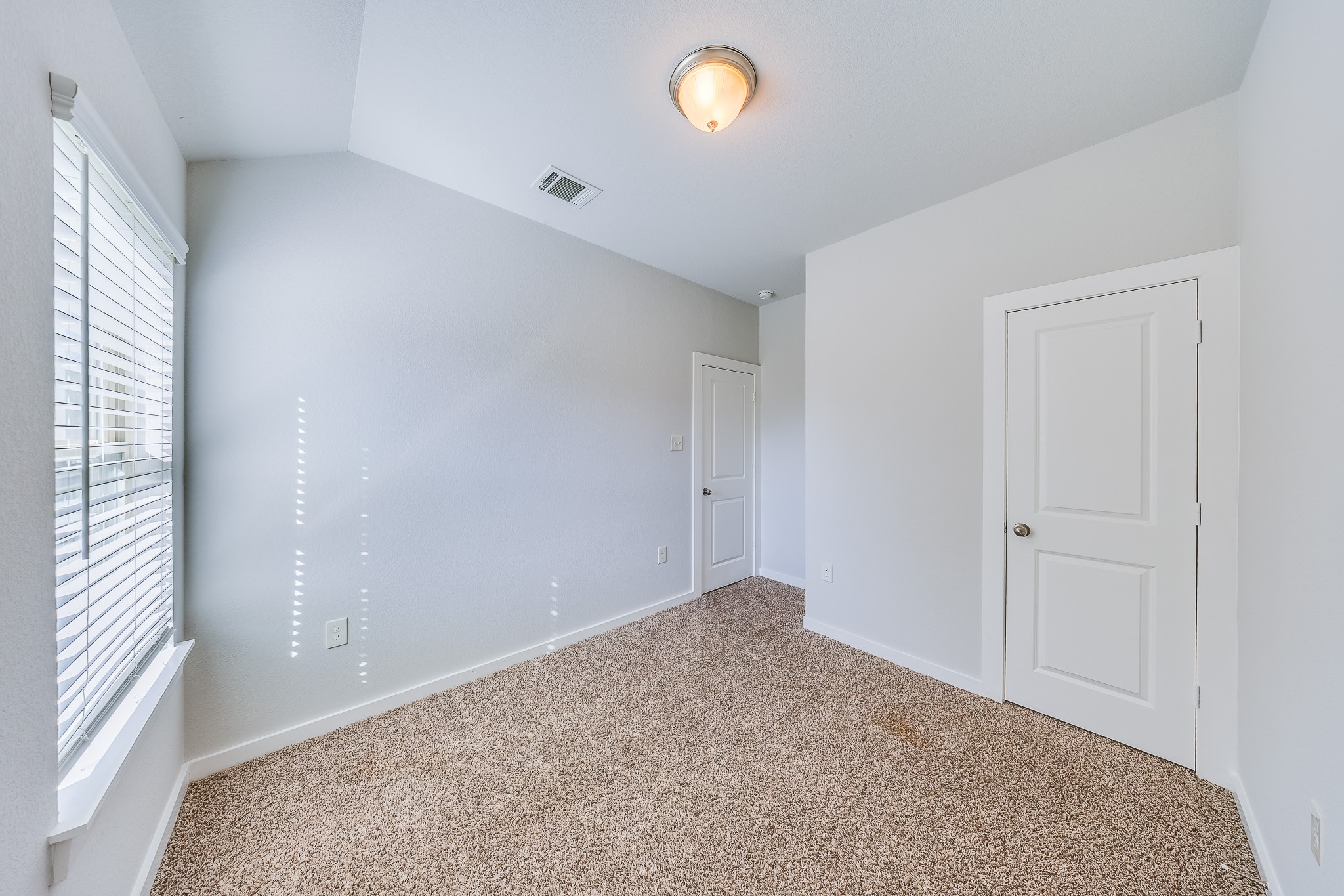 6807 Alamitos Court Rosharon, TX 77583 - Photo 24 of 34 Bedroom 3 featuring ceiling fans for enhanced comfort, improved air circulation, and a cool, inviting space.