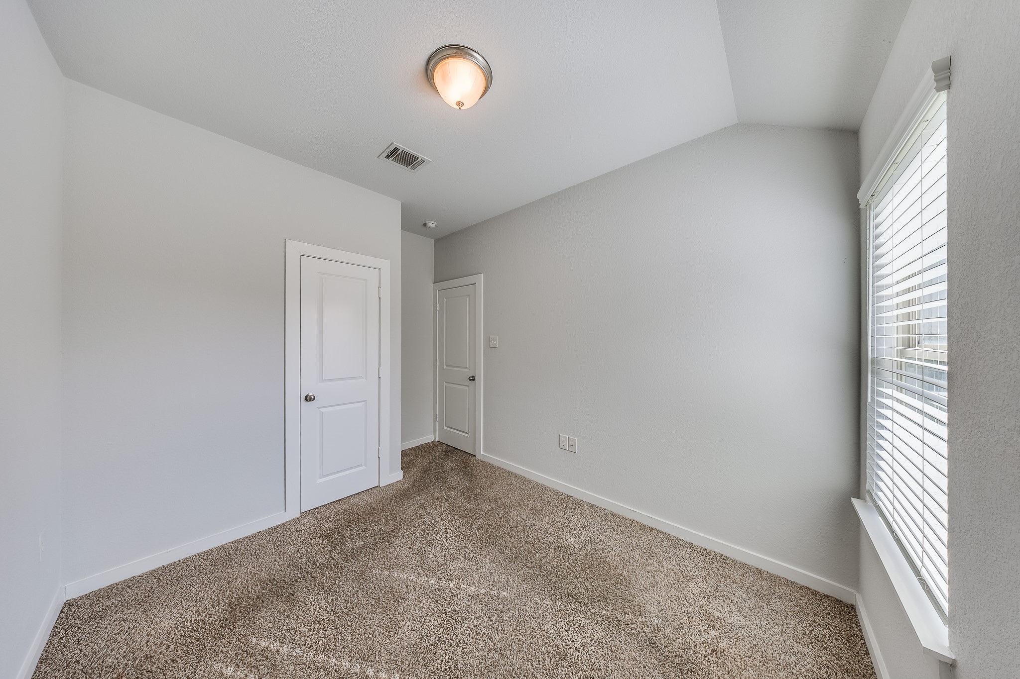 6807 Alamitos Court Rosharon, TX 77583 - Photo 26 of 34 Bedroom 3 featuring ceiling fans for enhanced comfort, improved air circulation, and a cool, inviting space.