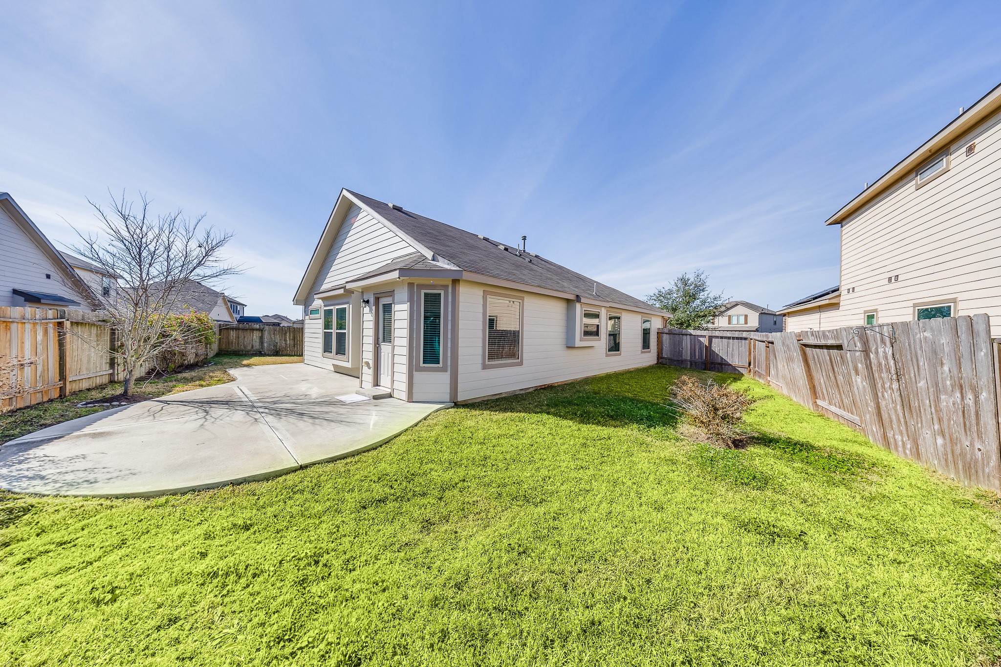 6807 Alamitos Court Rosharon, TX 77583 - Photo 32 of 34 Huge backyard offering abundant space for outdoor activities, entertaining, gardening, or creating your dream outdoor retreat.