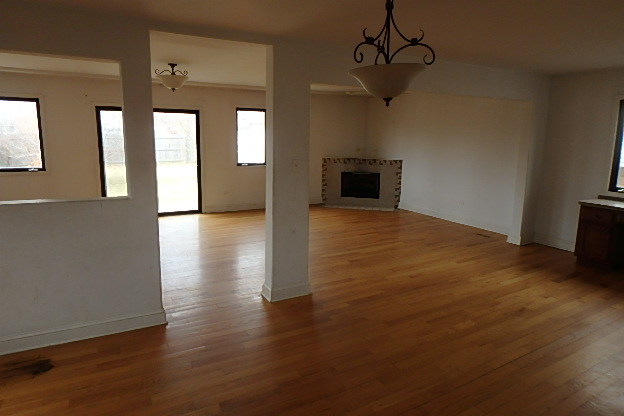 11048 Menard Avenue Chicago Ridge, IL 60415 - Photo 8 of 19