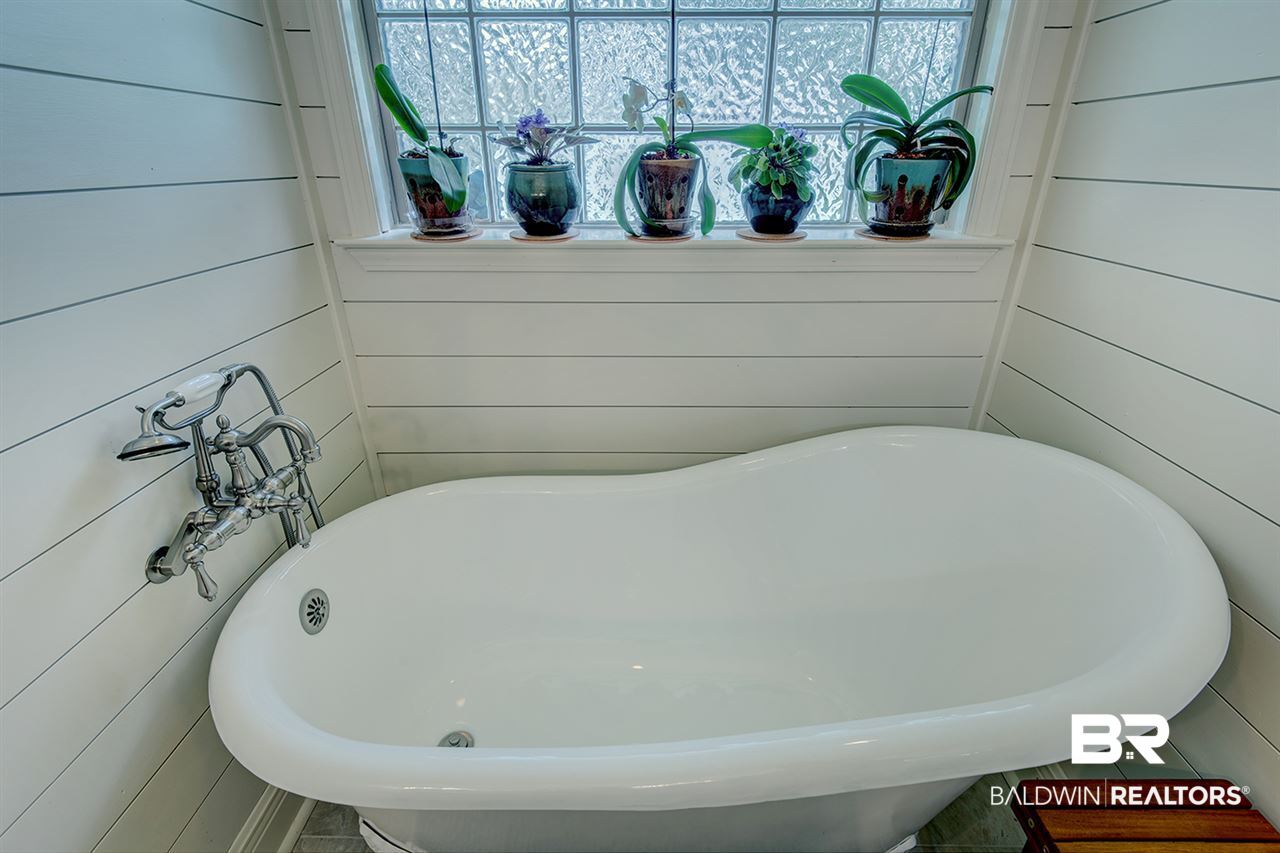 252 Meadow Run Loop West Foley, AL 36535 - Photo 39 of 48 Large Soaking Tub