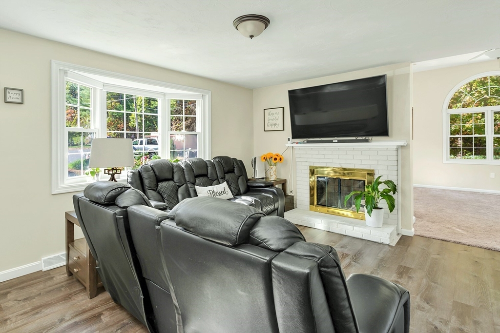 7 Briarwood Road Franklin, MA 02038 - Photo 11 of 41 Gallery Image 11