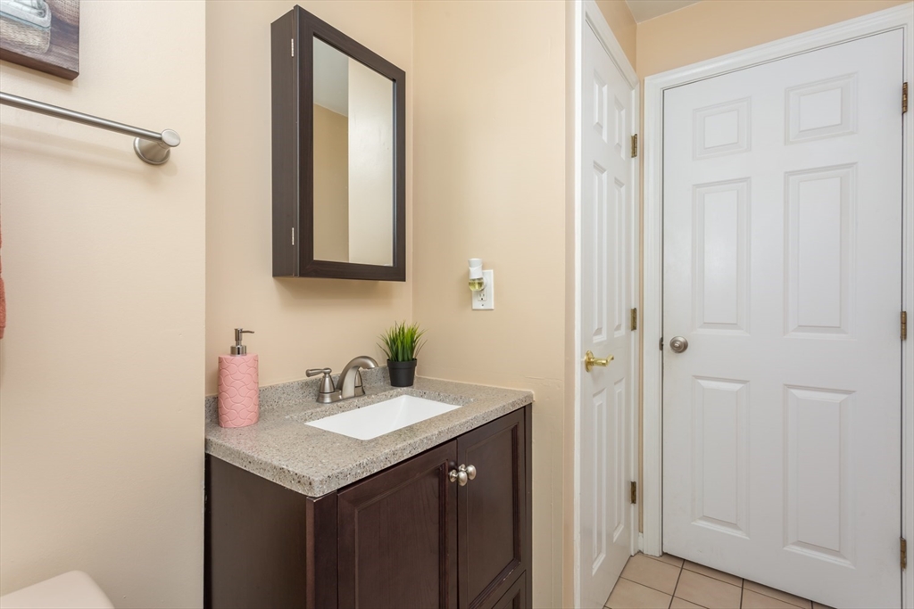 7 Briarwood Road Franklin, MA 02038 - Photo 18 of 41 Gallery Image 18