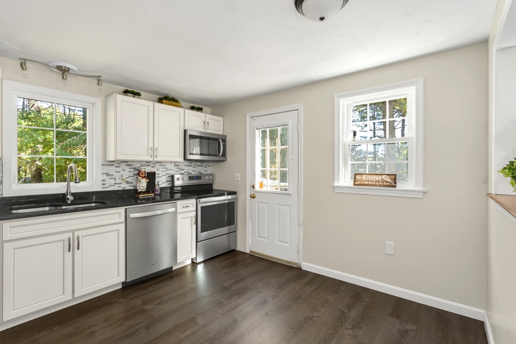7 Briarwood Road Franklin, MA 02038 - Photo 3 of 41 Gallery Image 3