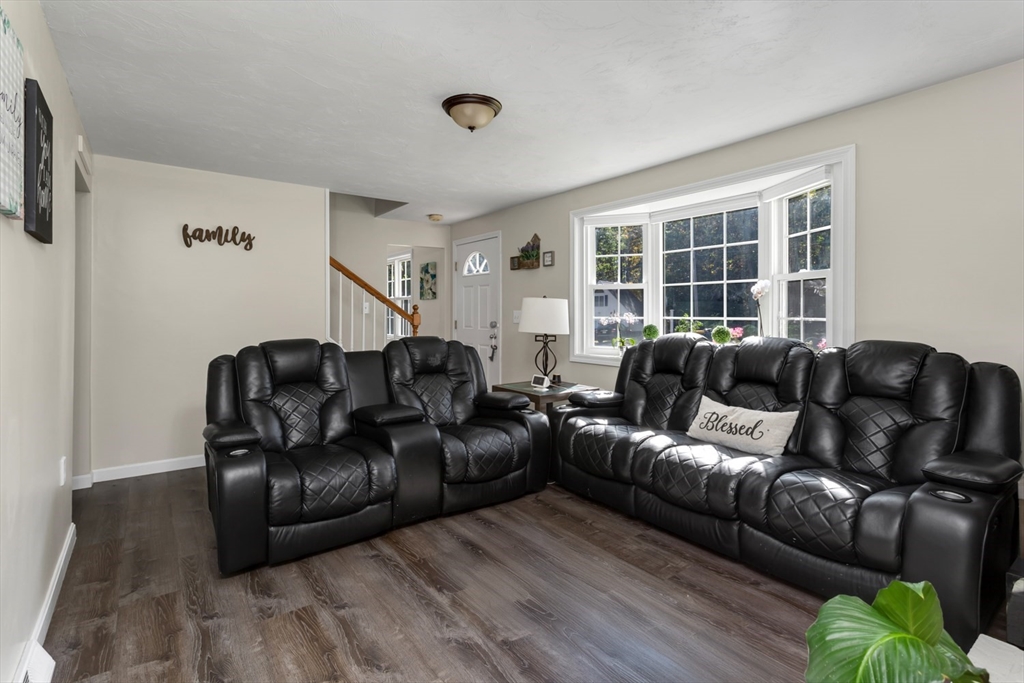 7 Briarwood Road Franklin, MA 02038 - Photo 5 of 41 Gallery Image 5