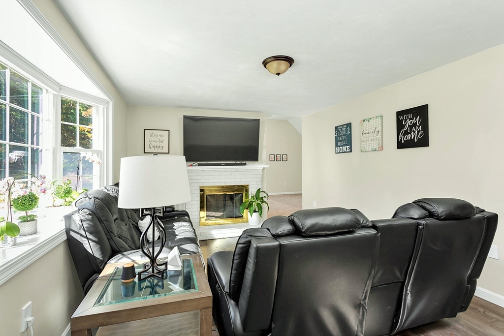 7 Briarwood Road Franklin, MA 02038 - Photo 10 of 41 Gallery Image 10