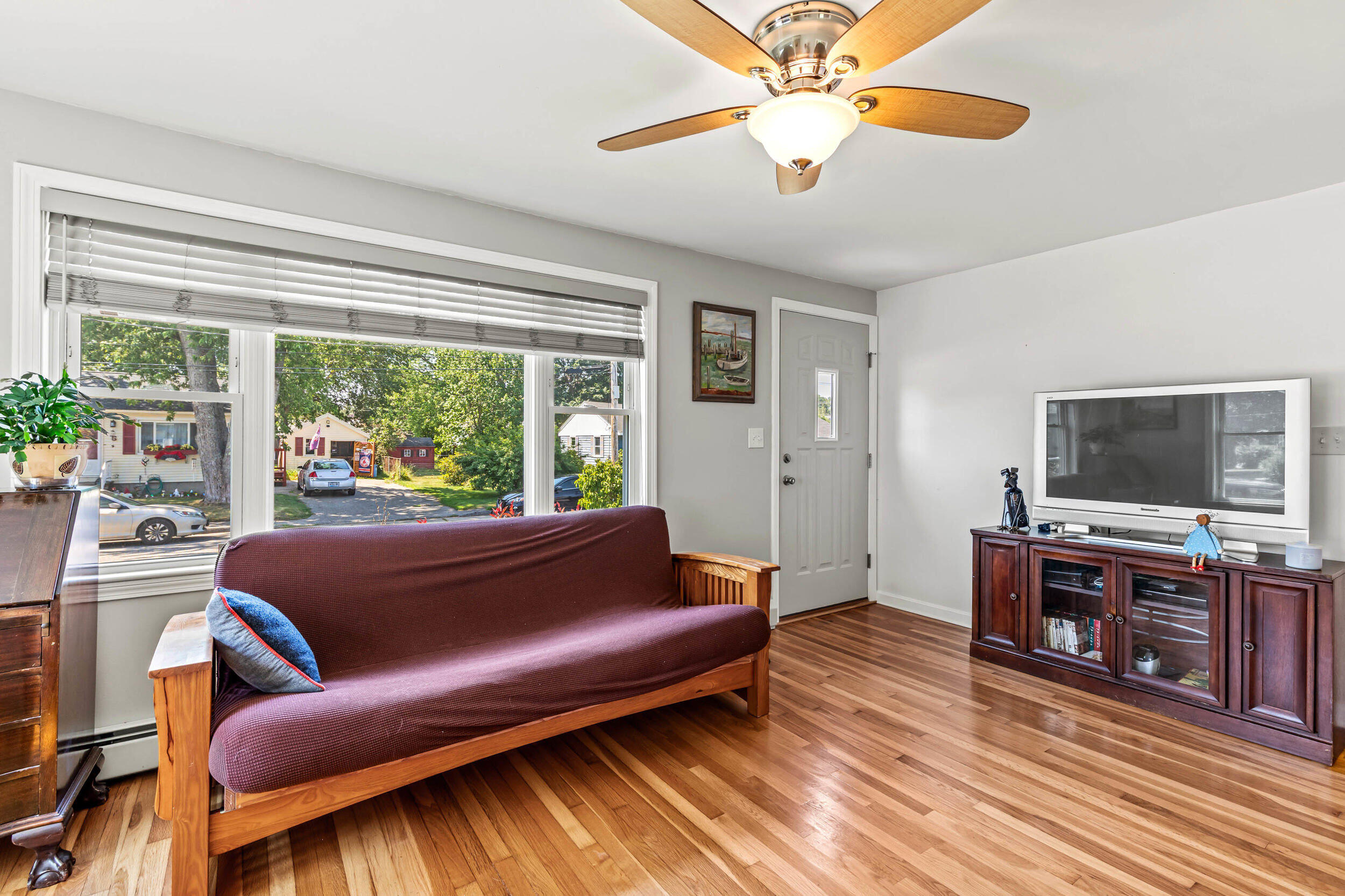7 Willett Street Biddeford, ME 04005 - Photo 8 of 32 Living Room