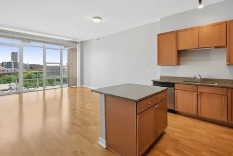 $349,900 | 901 West Madison Street, Unit 601, Chicago, IL 60607