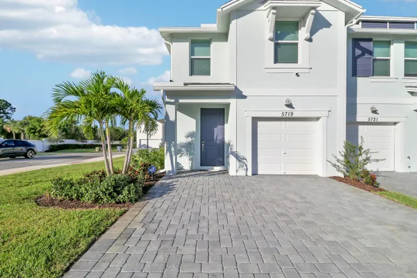 $2,875 | 5719 Southeast Edgewater Circle, Stuart, FL 34997