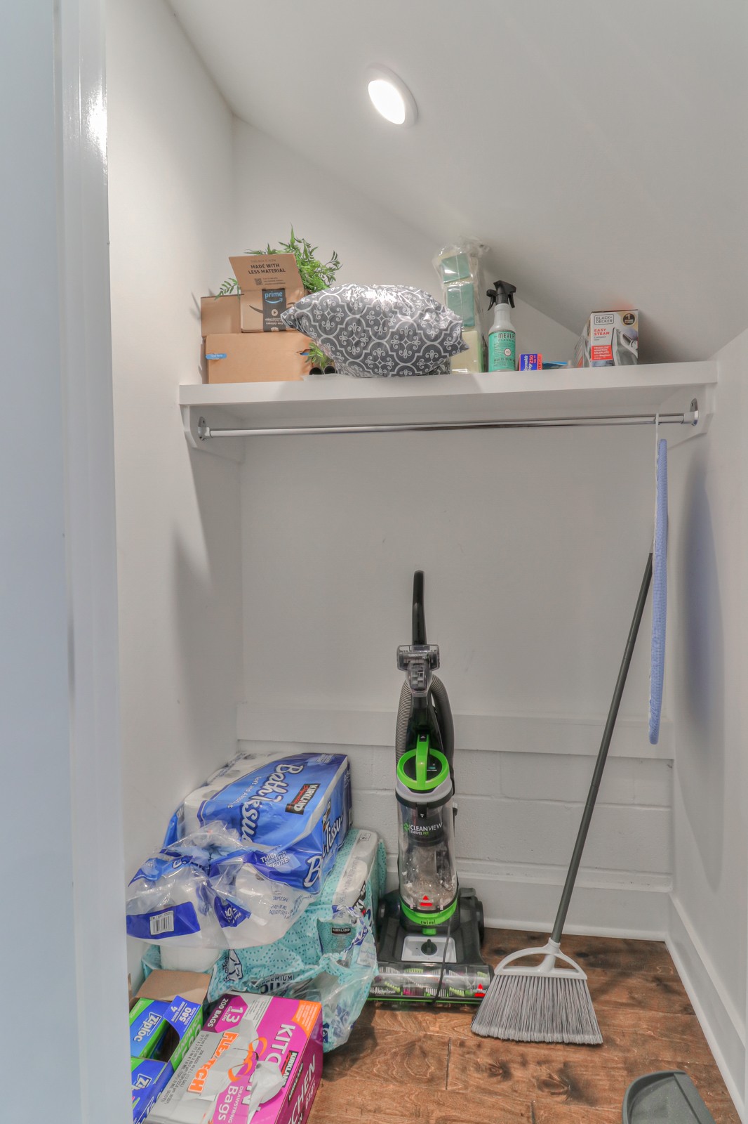 500 Creative Way, Unit 4 Madison, TN 37115 - Photo 12 of 38 a room with toys and wooden floor