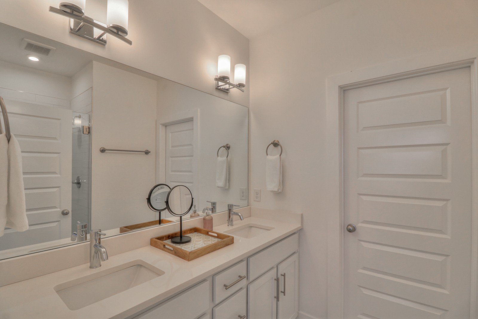 500 Creative Way, Unit 4 Madison, TN 37115 - Photo 17 of 38 a bathroom with a sink and a mirror