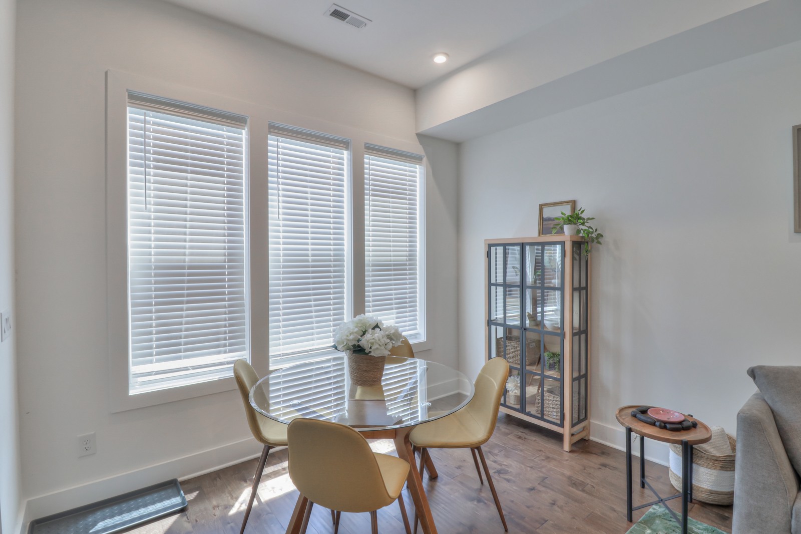 500 Creative Way, Unit 4 Madison, TN 37115 - Photo 3 of 38 a dining room with furniture and window