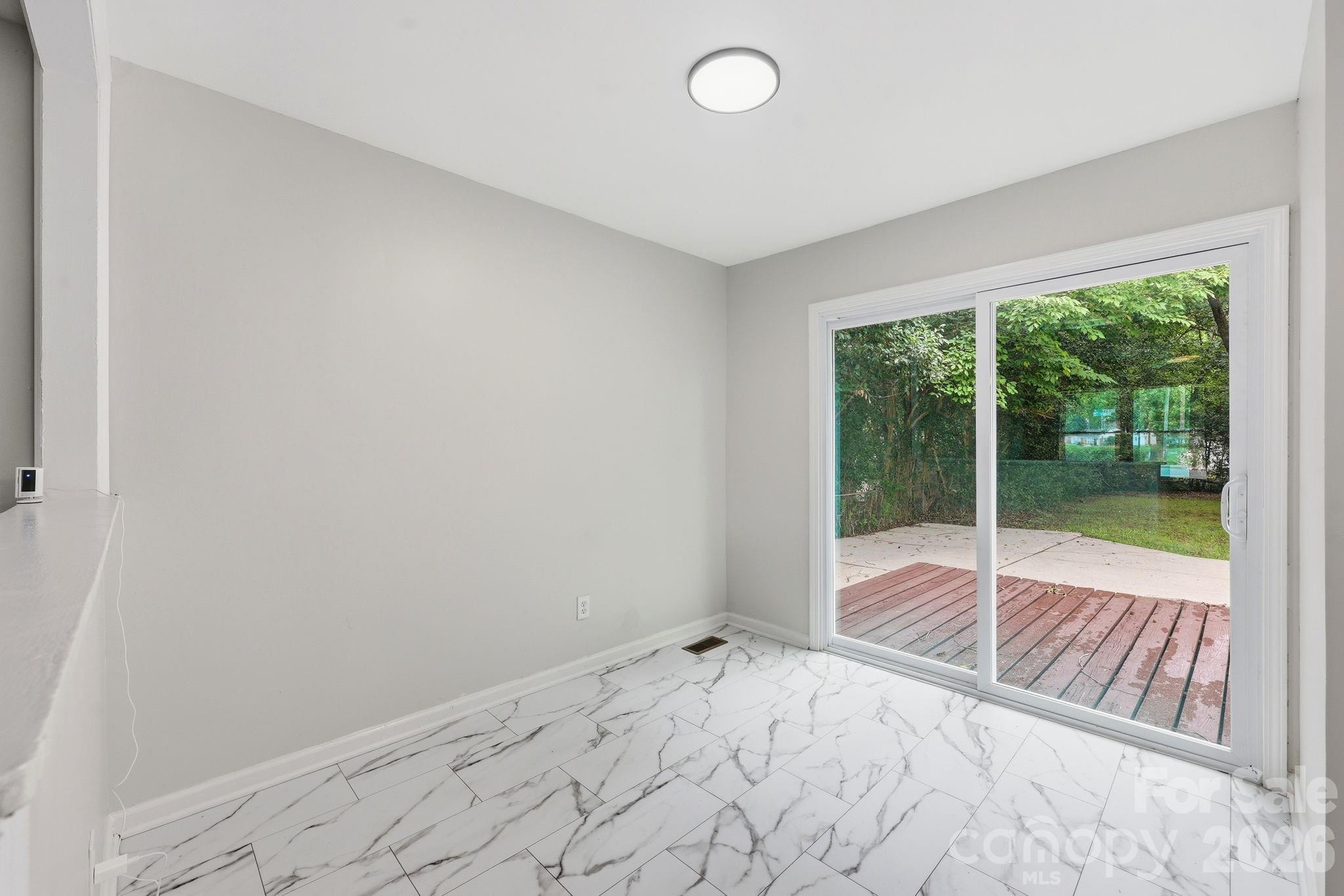 9430 Trinity Road Charlotte, NC 28216 - Photo 12 of 39 Gallery Image 12