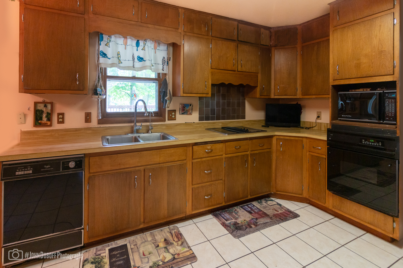 809 Hickory Road Woodstock, IL 60098 - Photo 3 of 30