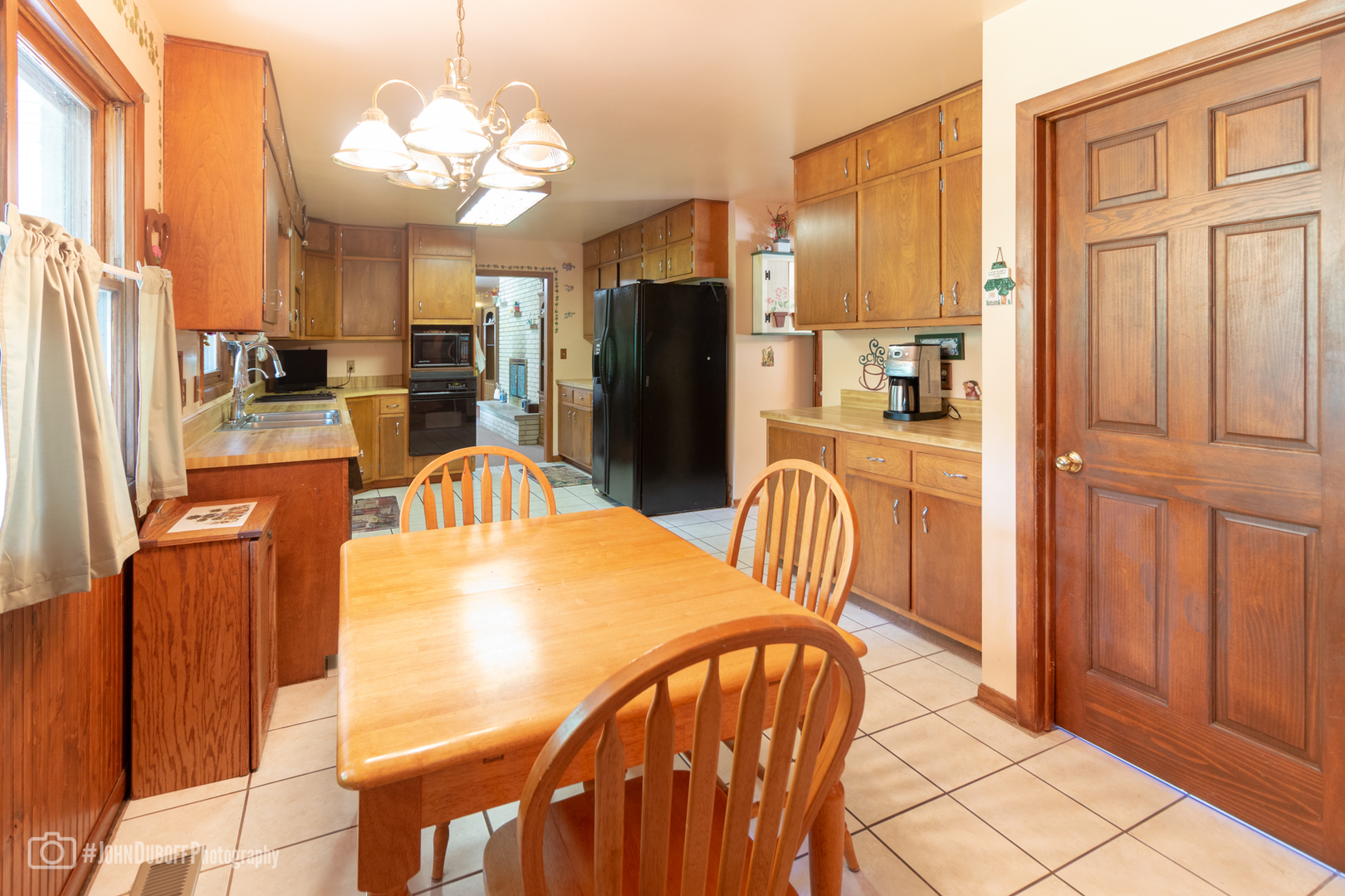 809 Hickory Road Woodstock, IL 60098 - Photo 5 of 30