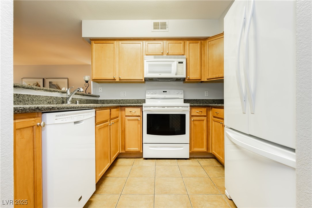 9325 West Desert Inn Road, Unit 127 Las Vegas, NV 89117 - Photo 8 of 30 Gallery Image 8