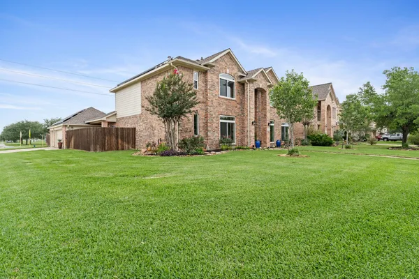 $524,000 | 19015 Rustling Ridge Drive, Tomball, TX 77377