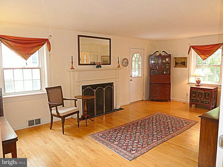 22 Briar Road Wayne, PA 19087 - Photo 6 of 25 Living Room